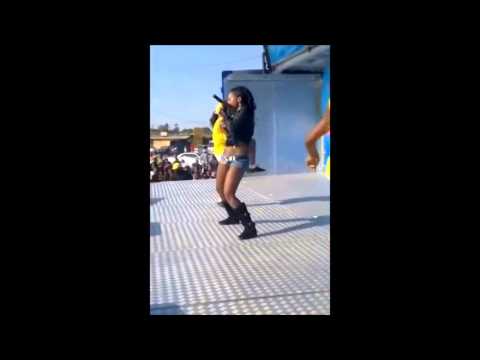 DAMA DO BLING PERFORMS FOR ZAP TV AT XIPAPANINE MARKET