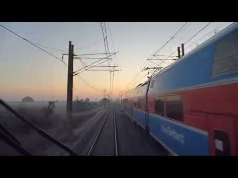 Souběžná jízda R603 s osobním vlakem u Lovosic