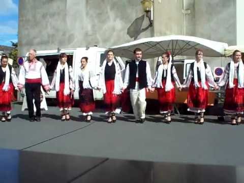 FLORICICA danseaza Ghimpele in targul din Beaupreau