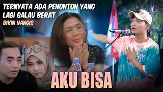 Download lagu Datang disaat lagu yang tepat penonton galau berat | Aku Bisa - Flanella (Live) Tri Suaka mp3