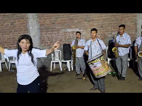 ORQUESTA FOLKLORICA INTERNACIONALES  HERMANOS VALENCIA. EN S.J.L. LIMA-PERÚ