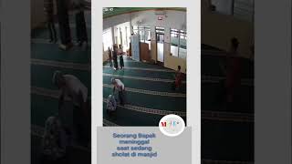 Download lagu Seorang Bapak Meninggal saat sholat di masjid #shorts mp3