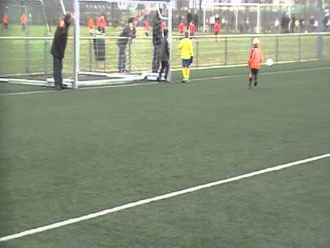 5 maart 2011 Delta Sports F4 - VV De Meern F7 1-5 Gijs weer op de paal