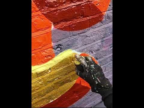 Who’s loving the sound of the bongos in the background 😆 #streetart #graffiti #c