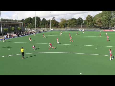 mooie, snelle aanval door 2x te scoopen, afgerond met een vette goal