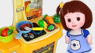 Baby Doli kitchen bread oven and food court