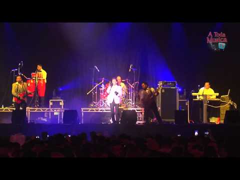 Industria Del Amor "Rosas Rojas & Y Tu Con El" Desde El Aragon Oct. 19, 2013