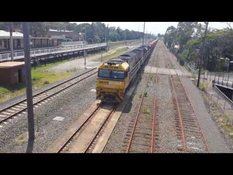 PACIFIC NATIONAL 4NY3 crawls up to red signal