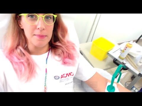 Dolore alla schiena e alladdome durante la menopausa Ginnastica con un nervo schiacciato nella spalla