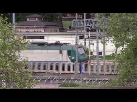 Incrocio tra regionali (E464+piano ribassato) - Monza 12/04/2014