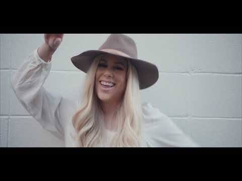 Lucia Parker – Dios de Milagros (Lyric Video)