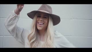 Lucia Parker – Dios de Milagros (Lyric Video)