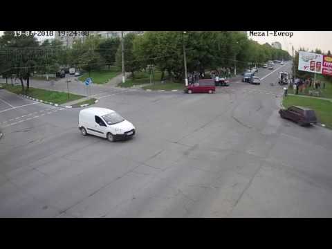 Водитель Volkswagen Golf пытался убежать после ДТП