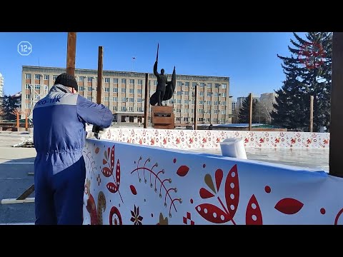 🧊 На центральной площади полным ходом идет подготовка к Новому году