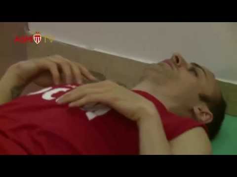 Dimitar Berbatov specific warm up and concentration... - AS Monaco