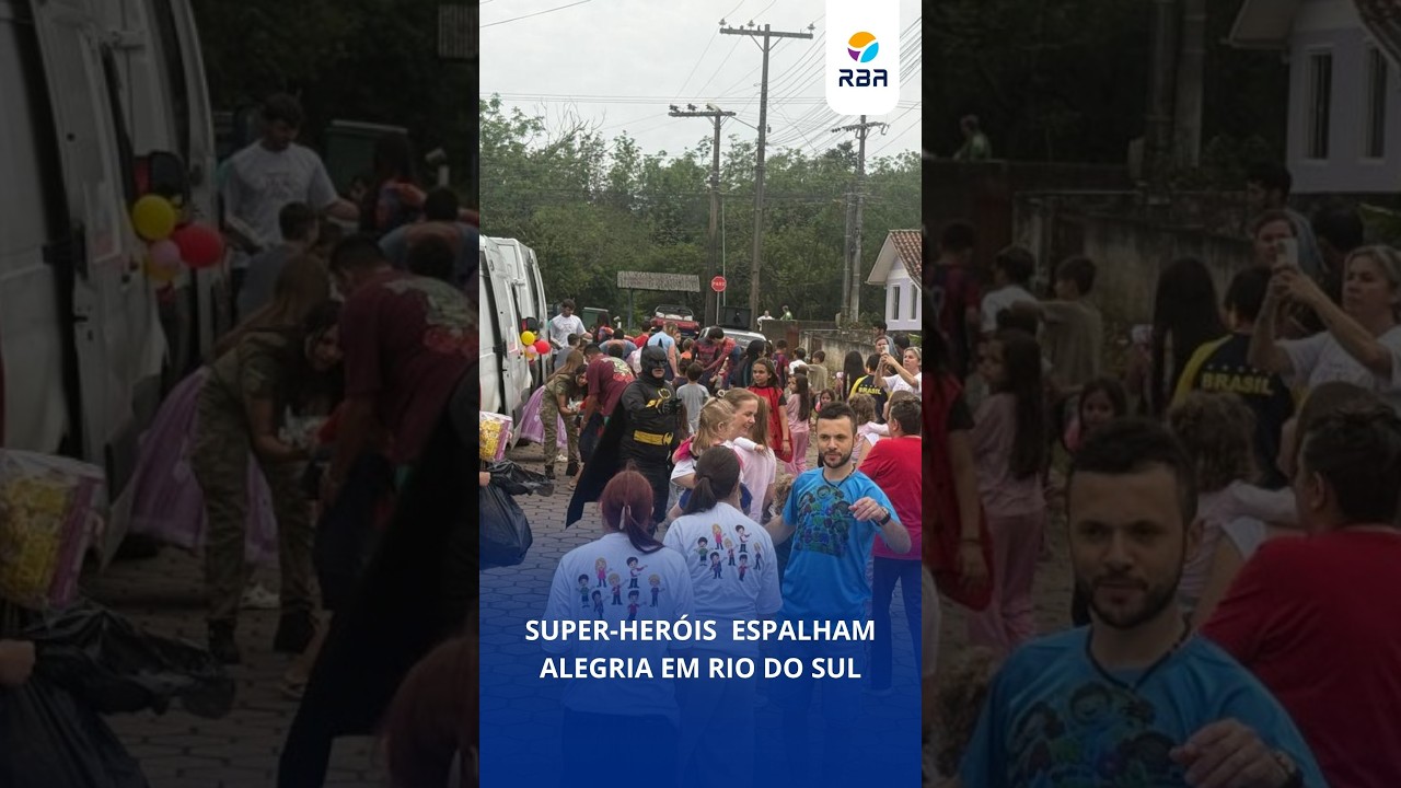 Super-heróis espalham alegria em Rio do Sul