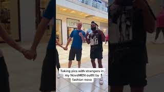 Download lagu Taking pics w strangers in Houston Galleria mp3