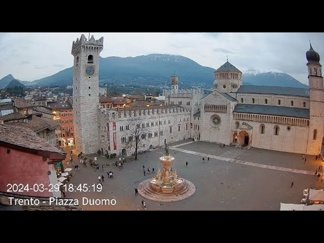 Live webcam view of Piazza del Duomo & Trento Cathedral