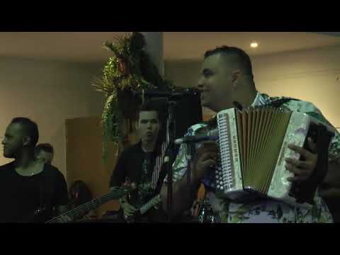 Martin Elias canta rolando Ochoa los sabanales y charanga campesina (vivo)