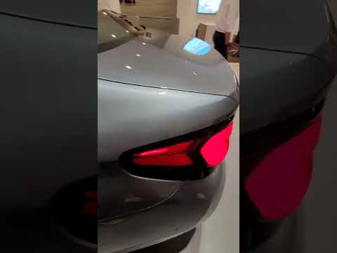 Bmw 530e Luxury na cor Cinza Bernina