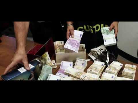 Dy shqiptarë në Itali, kapen me 114 mijë euro në valixhe