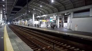 京阪8000系寝屋川市駅通過