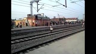 preview picture of video 'Patna-Gaya Local Arriving At Jahanabad Junction Railway Station Bihar जहानाबाद रेलवे स्टेशन'