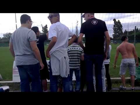 Ambiance avec les Barbets a l'entrainement de la Selecioun