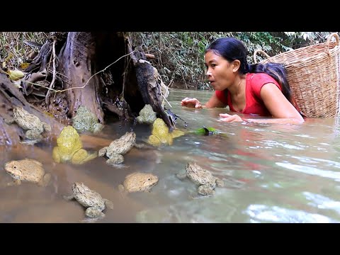 Cooking Frog with flowers By women for food  - Eating delicious