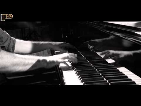 Cine mai scrie, in ziua de azi, despre ispravile unui pianist???