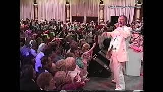 Jan Lewan sings &quot;Ole Ole&quot; with his Orchestra.