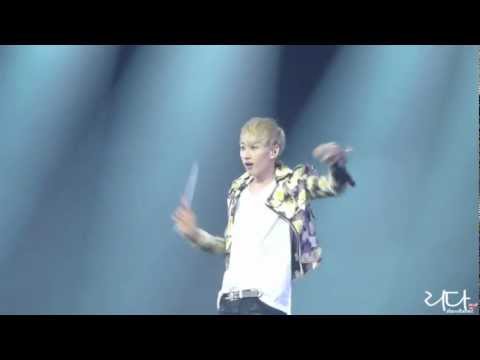 [HD FANCAM] 120406 Eunhyuk Solo + Talk - Super Show 4 Paris