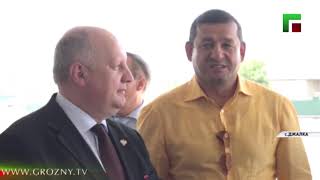 Рамзан Кадыров и Сергей Чеботарев осмотрели строящуюся школу в селе Джалка