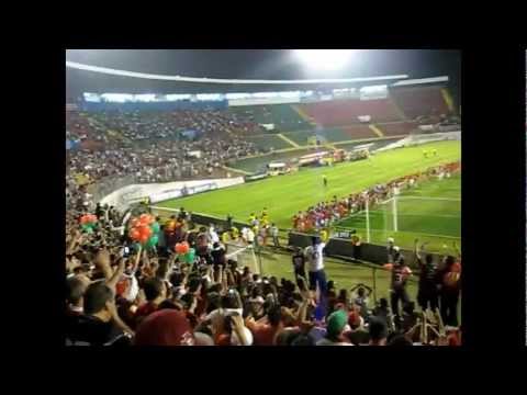 Torcida Lusa aguardando o time entrar em campo - Lusa 2 x 2 Sport