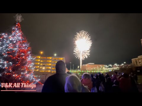 Akron Cerimônia anual de iluminação de árvores e fogos de artifício |