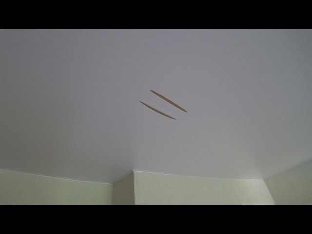 Монтаж внешних углов натяжного потолка. Внешний угол натяжного потолка. Внешний угол натяжного полотна. Как убрать складки на натяжном потолке. Провис натяжной потолок.