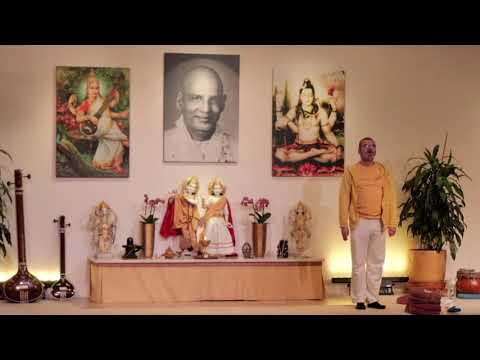 YOGA Mittelstufe "meditatives Halten" mit Mahavira - Yoga Vidya Ashram Live - 16:15 Uhr 26.01.2022