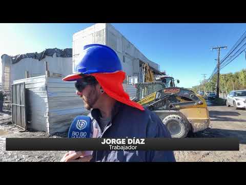 Trabajador protesta en grúa de 40 m en Hualpén: exige pago y paraliza obras de CESFAM Talcahuano Sur