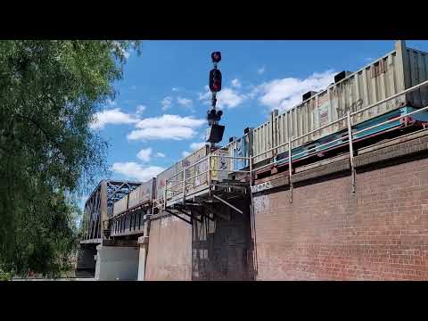 CSR009 CSR022 at Bunbury St on 7944V