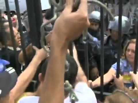 Jornal Nacional 07-06-2011 Confusão entre professores e a guarda municipal . .flv