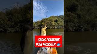 Download lagu 🔥 Luar biasa gadis ini menaklukkan ikan monster danau 🐟 #fishing #mancing #ikanmonster #shortvideo mp3