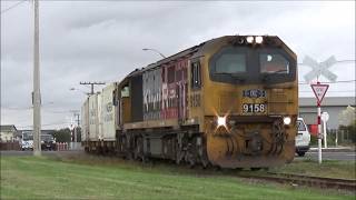 preview picture of video 'DL 9158 On Train 397 On The Castlecliff Line'