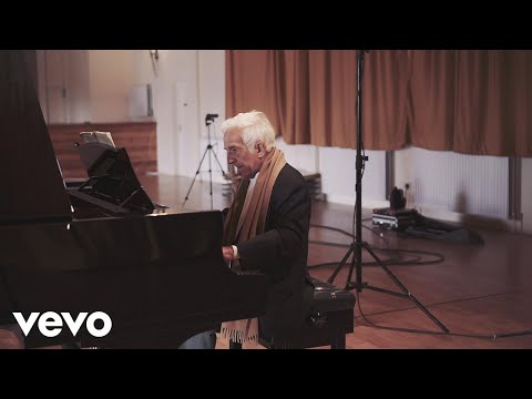 Vladimir Ashkenazy - Bach: French Suite No.5 in G, BWV 816 - 4: Gavotte