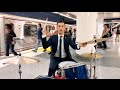 Joseph Gordon-Levitt plays the drums in a subway