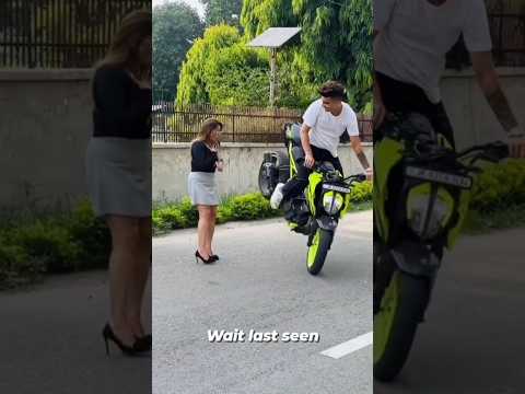 Motovlogger jannu stuntz crazy riding#mt15#duke390#modified#rs200#rc200#girlreaction #r15 #shorts