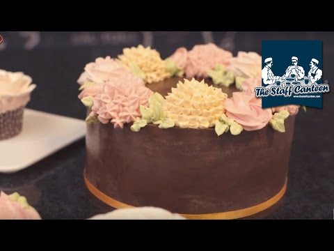 How to make decorative flowers using buttercream by Mark Tilling