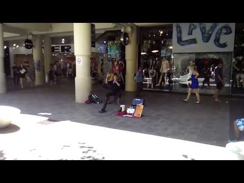 Yoon Hwan Kim play didgeridoo