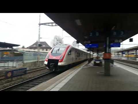 Ein SBB RABDe 500 ICN bei der Durchfahrt in Lenzburg.