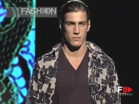 Fashion Show "Valentino" Pret a Porter Men Spring Summer 2003 1 of 3