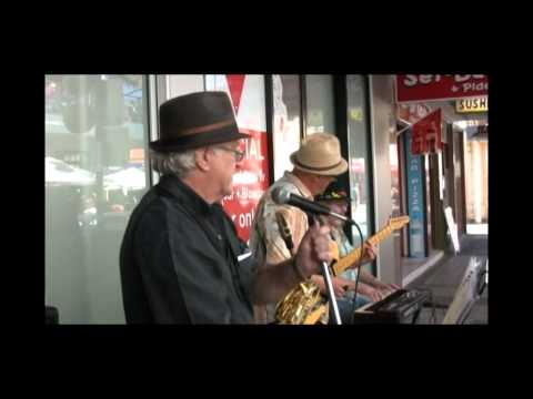 JEWEL-TONES TRIO busking at Manly Part 2 - "Aint Nobody's Business"